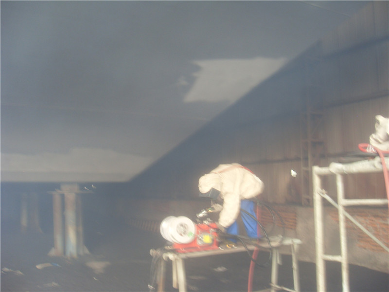 福建瑯岐大橋噴鋁現(xiàn)場 